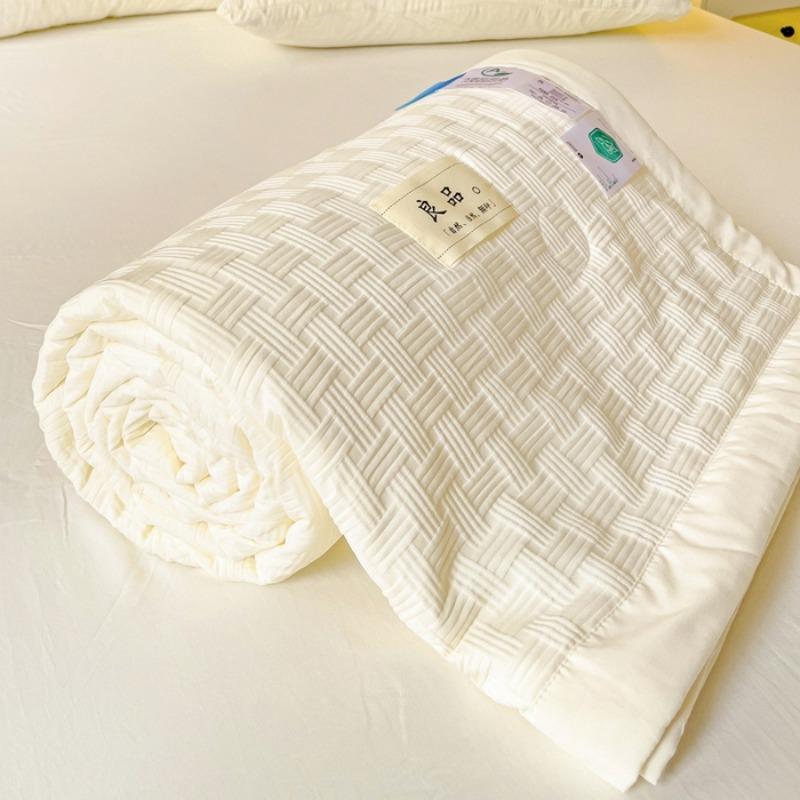 new class A soybean fiber Xia Liang quilt air conditioner quilt single double machine washable summer four-piece thin quilt