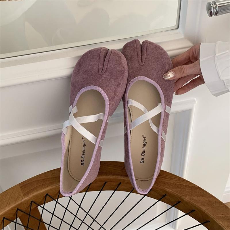 Fashion IPPEUM Tabi Sneakers Ballerina Shoes Women 2025 New Split Toe Ballet Flats