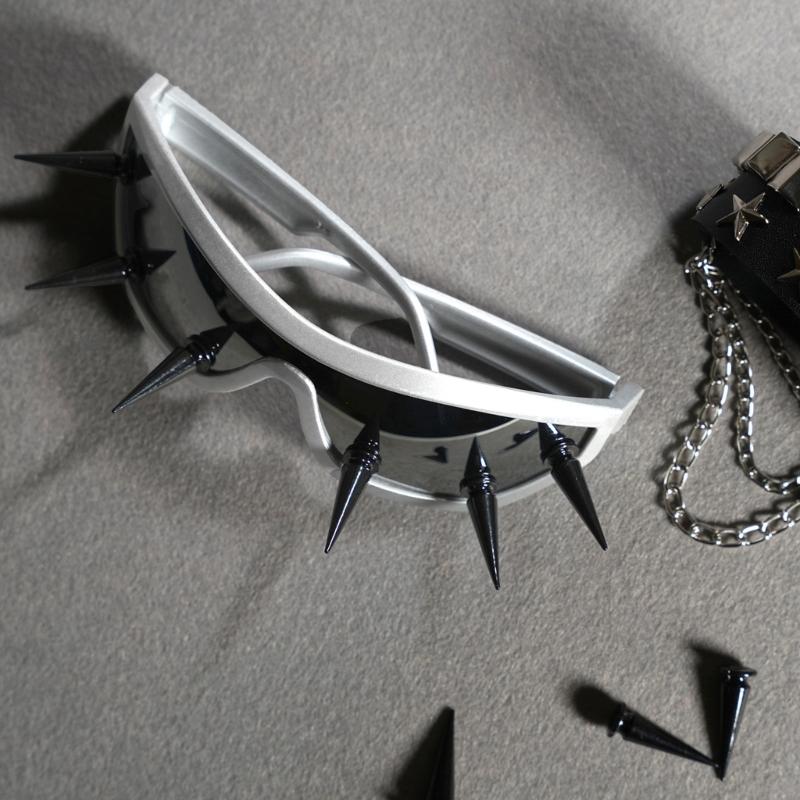 Stylish Metal Rivet Studded Sunglasses UV400 Protective Comfortable PC Frame Eyewears For Outdoor Fashion And Daily Use