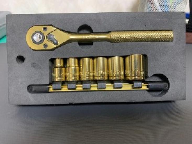 

Супер Инструмент 3/8 Набор Инструментов с Трещоткой Золотой