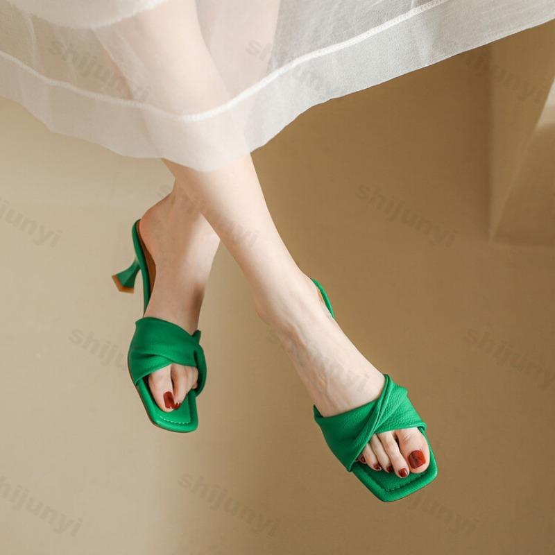 Mode 2025 Sandalen mit quadratischer Spitze und dünnem Absatz für Damen Sommer-Strandmode Hohe Absätze Ausgehöhlt Offene Zehen Atmungsaktive Bequeme Pantoletten