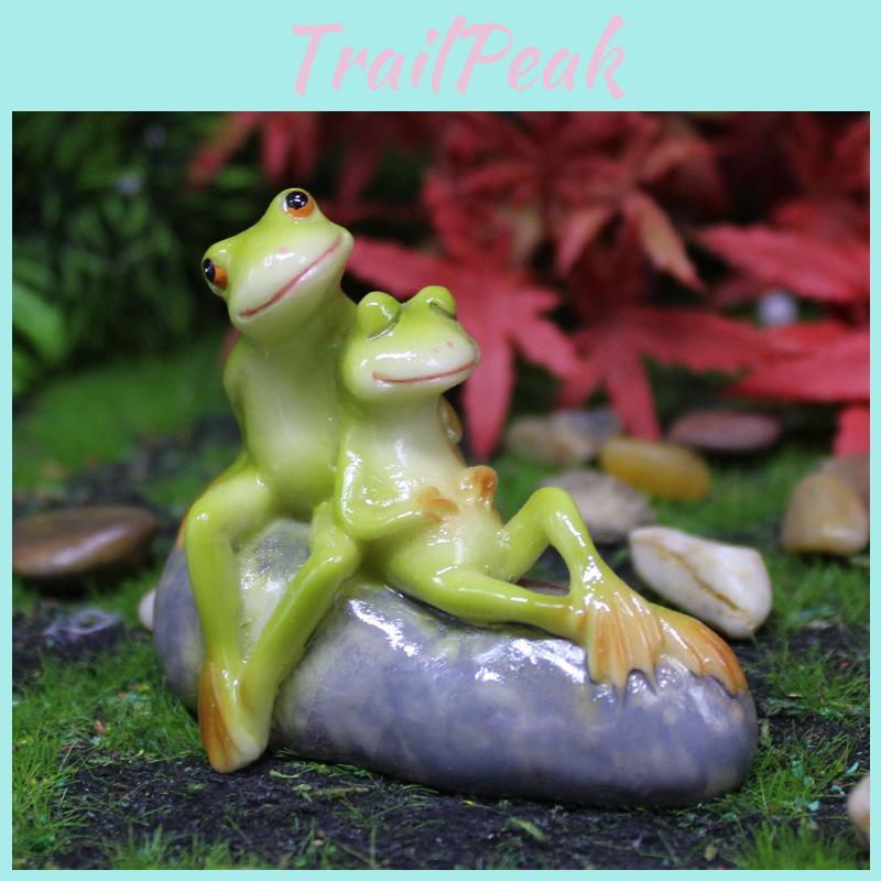Cute Couple Resin Frog Ornament Sitting On Stone Design For Ornament Home