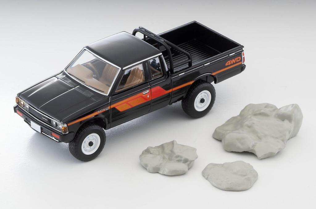 Tomica Limited Vintage Neo Datsun Truck 4WD King Cab AD Černý hotový produkt LV-N320a