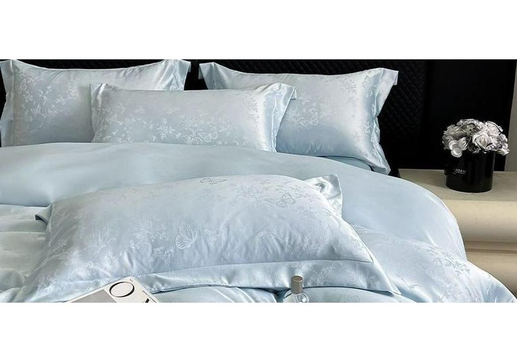 Luxurious Ice Silk Jacquard Duvet Cover Set - Summer Silky Bedding, Light Nude Three-Piece Set.