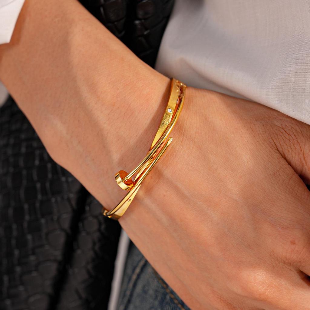 Elegant Stainless Steel Open Bangle: Simple Fashion Temperament Bracelet for Women