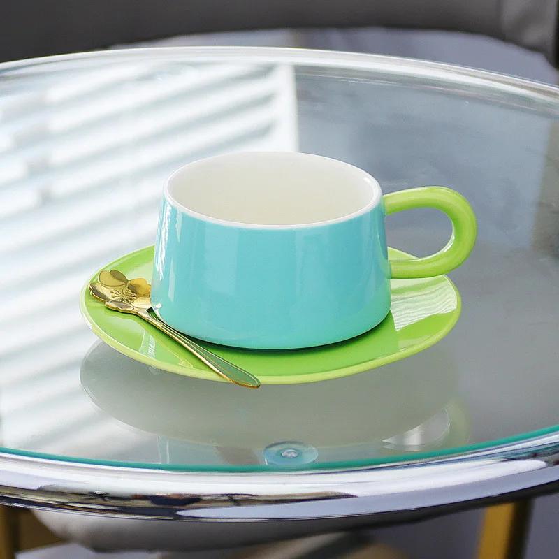 

Европейский стиль Креативная ретро керамическая чашка Высокоэстетическая ценность Чайные чашки и блюдца Набор Легкая Роскошная Кофейная кружка Послеобеденная чайная кружка 250ml синий