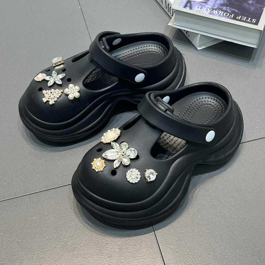 Pearl rhinestone hole shoes women's 2025 summer new outer wear heightened thick-soled breathable non-slip bag head cool slippers