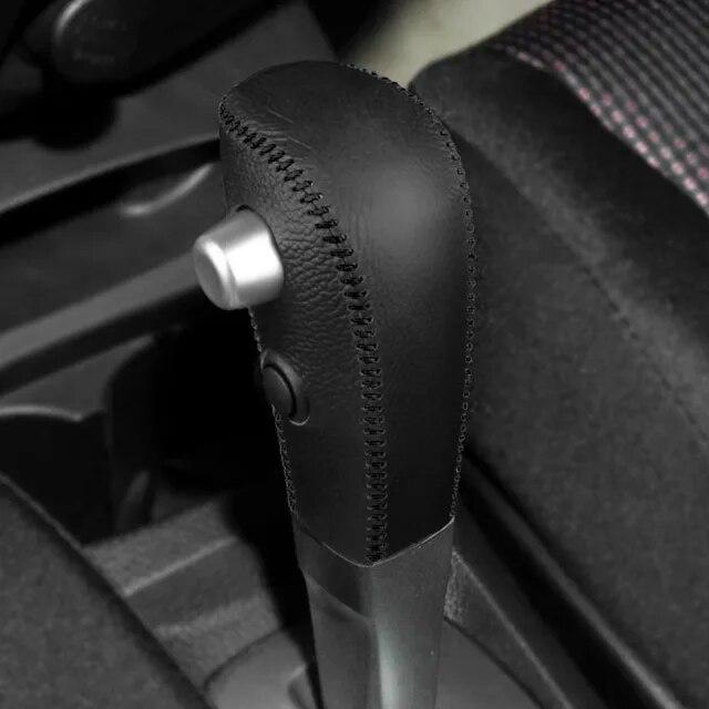 Černý Kryt Límce Řadicí Páky z Pravé Kůže pro Nissan Tiida 2005 200 2007 2008 2009 Automatická Hlavice Řadicí Páky Pouzdro