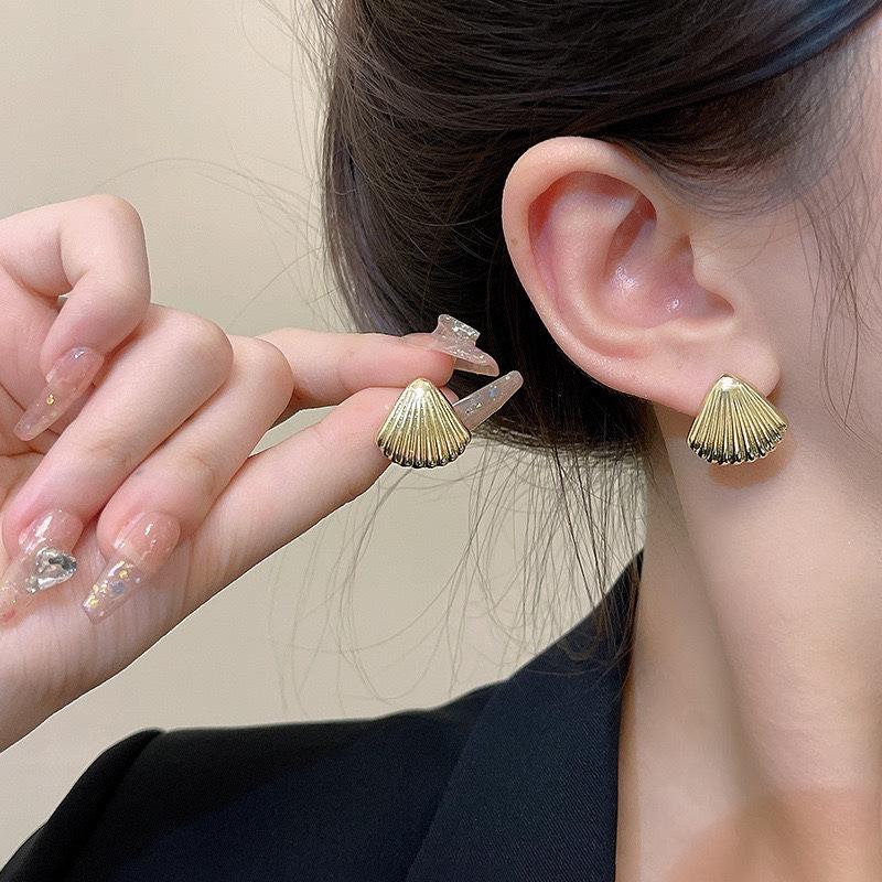 

Silver Needle Korean New Design Shell Earrings Women s Tide Creative Versatile Temperament Earrings