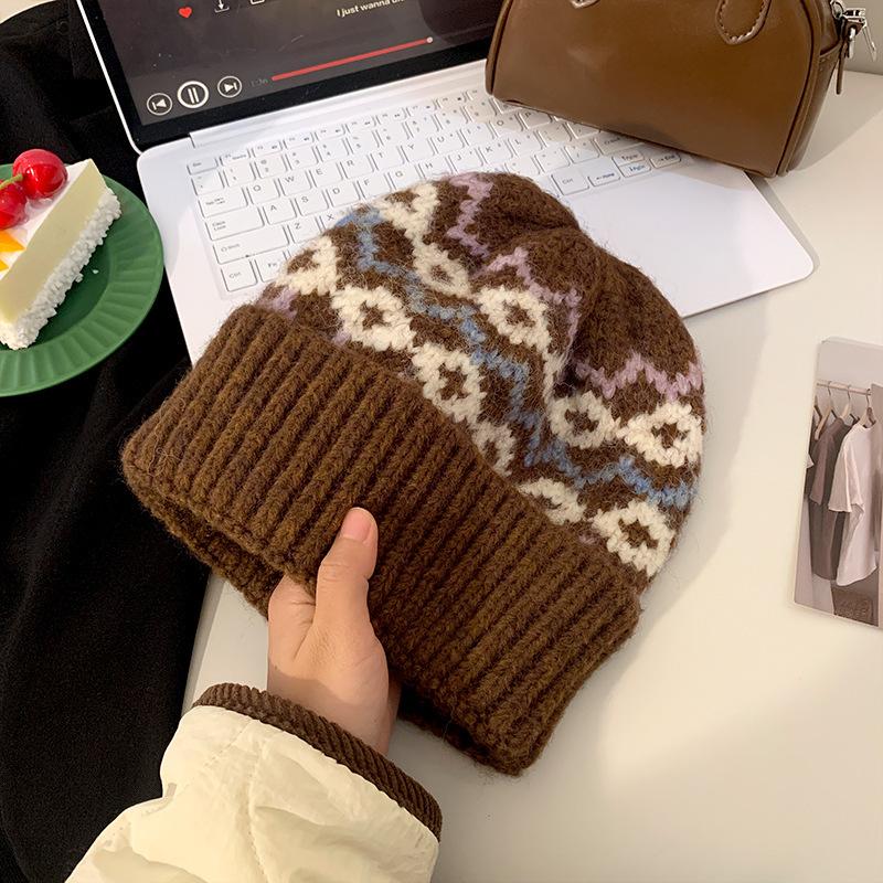 Fair Island contrasting color knitted wool hat women's season versatile big head circumference showing face small ear protection warm pullover hat