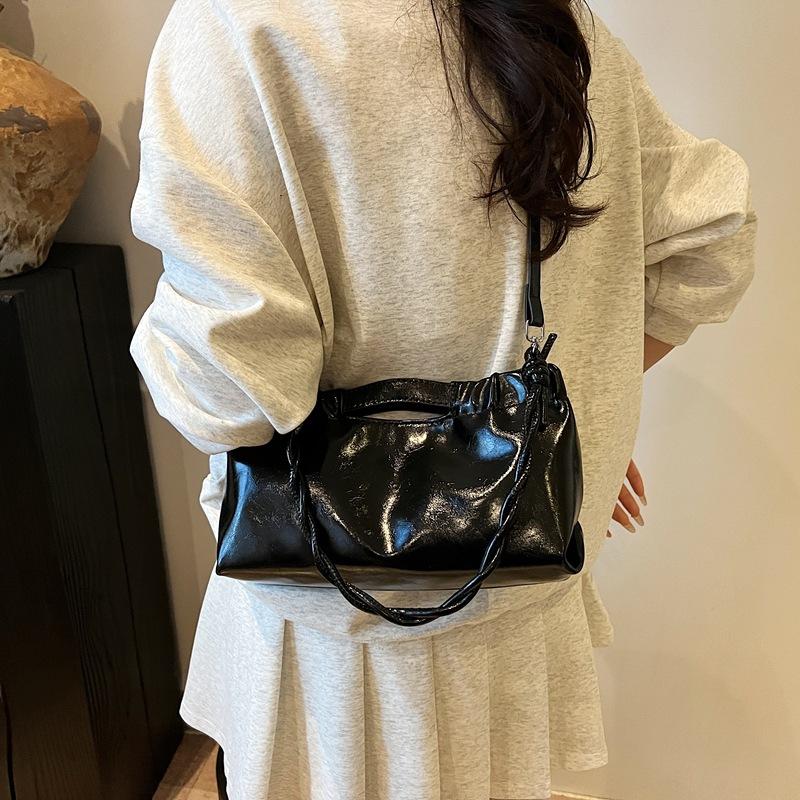 New Fashionable and Casual Large-capacity Portable Shoulder Bag Women's Pleated Solid Color Versatile Underarm Bag