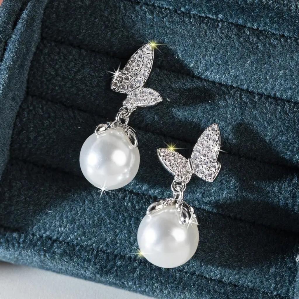 Sparkling Butterfly Pearl Drop Earrings for Women Elegant Silver Tone Dangle Earrings Fashion Daily Party Jewelry