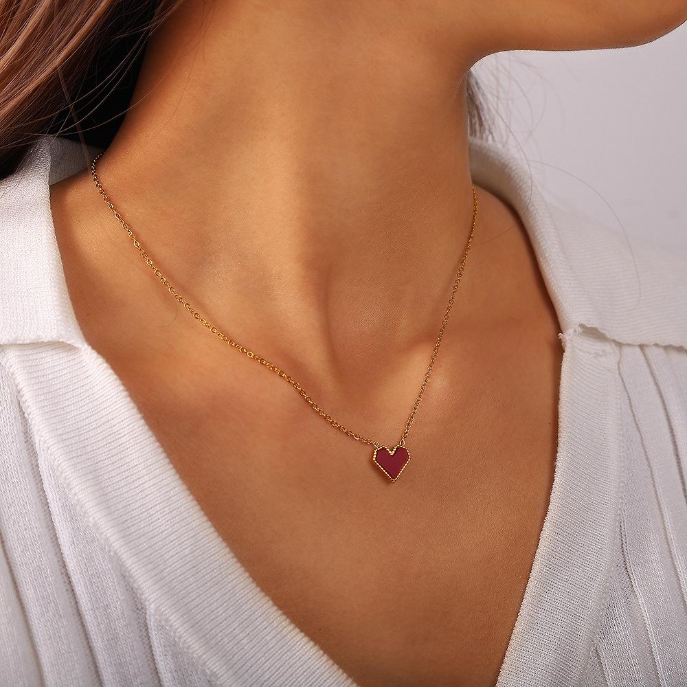 Love Peach Heart Necklace, Collarbone Chain, High-end Design Jewelry, Trendy Retro Red Neck Chain.