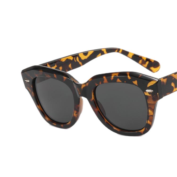 Irregular Rivets Sunglasses New Beach Excursion Uv Sunglasses Outdoor Riding Sunglasses Fashion Trend Wear Business Casual