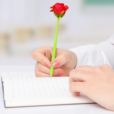 2 Stuks 0.5mm Punt Comfortabele Grip Zwarte Inkt Gelpennen met Dop Variabele Bloemvorm Siliconen Pennen Leraar Dag Cadeau