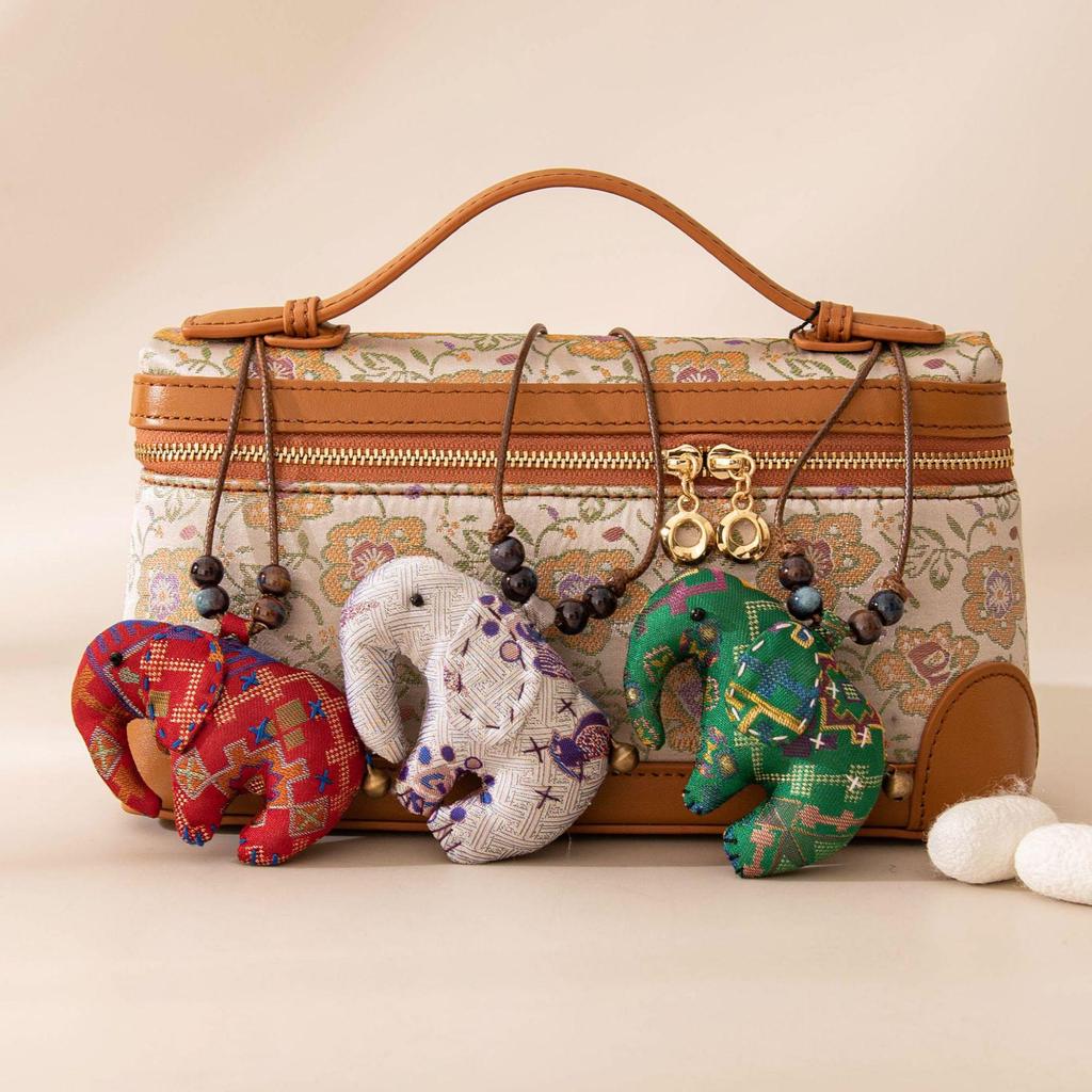 Silk Elephant Pendant Necklace – High-End Chinese Ethnic Design