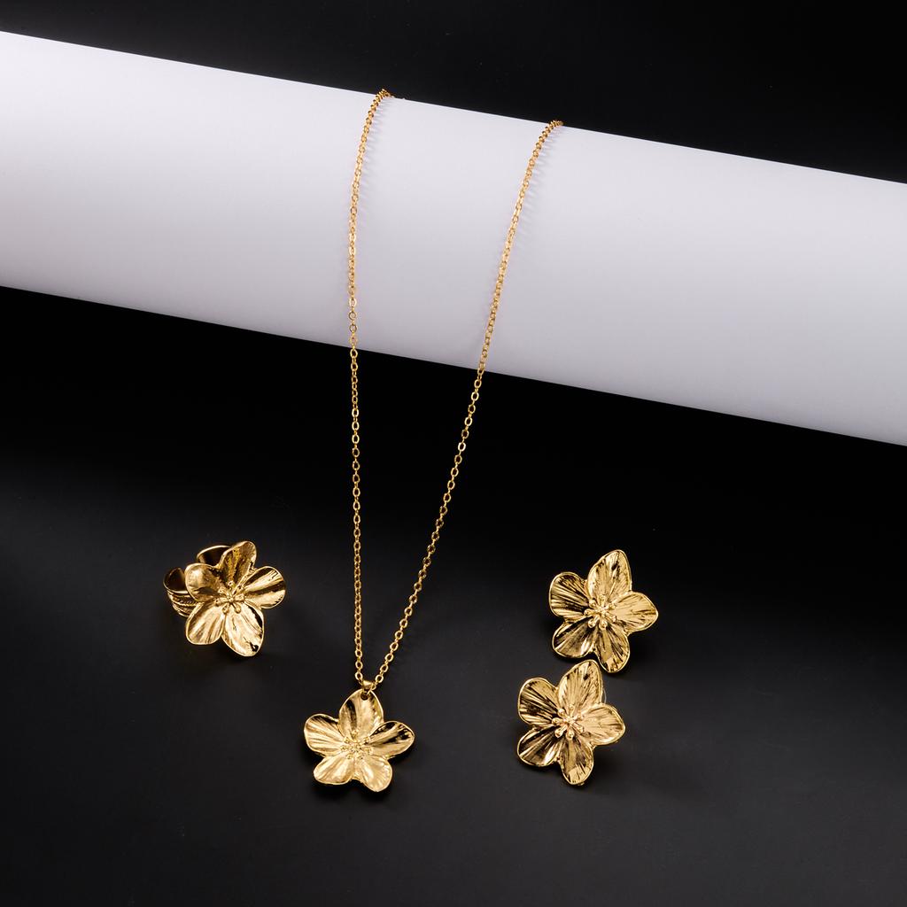 Fashion Romantic 5 Petal Flower Pendant Necklace for Women Delicate Gold Color Floral Chain Perfect Valentine Jewelry Gift
