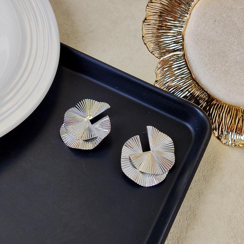 

Преувеличенный витой дизайн, высококлассные модные серьги для вечерних мероприятий серебряный