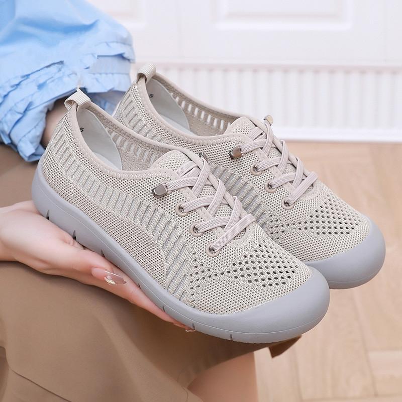 

Трикотажная сетчатая поверхность, дышащая мягкая подошва, обувь для мам, легкая, нескользящая, обувь для женщин среднего и пожилого возраста, удобные полые летние сандалии 35