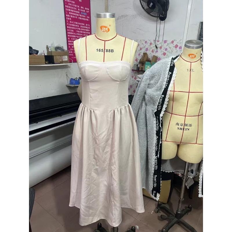 Платье макси в винтажном стиле от французского производителя Court Wind Dopa Wear на бретелях