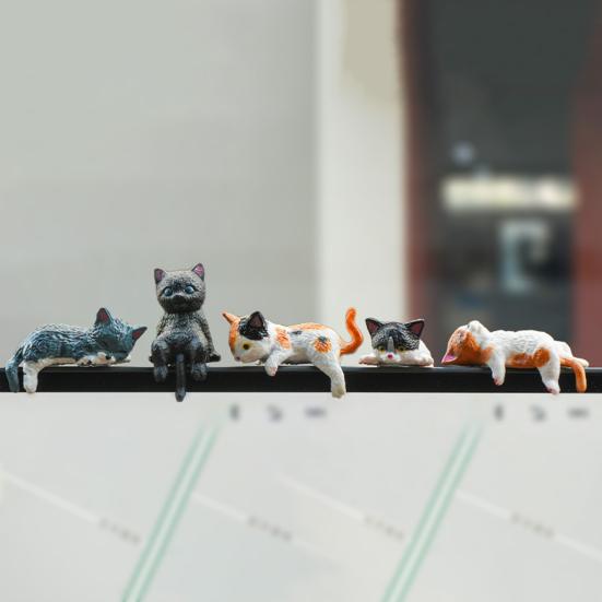 Mini Figurka Kota Miniaturowe Urocze Kociaki z Kreskówki Ozdoba na Monitor Komputera Deskę Rozdzielczą Samochodu Wystrój Biura Domowego Biurka