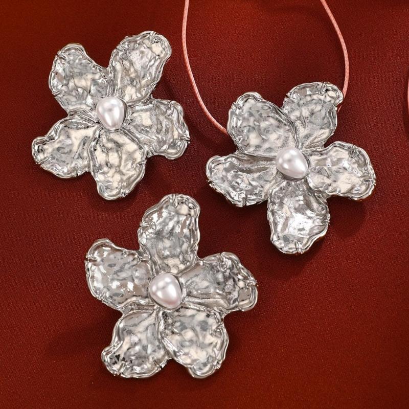 Elegante Perlenblumen-Halskette für Damen Verstellbare Stabile Legierungskette Tragbar für Hochzeiten und Bankette Zubehör