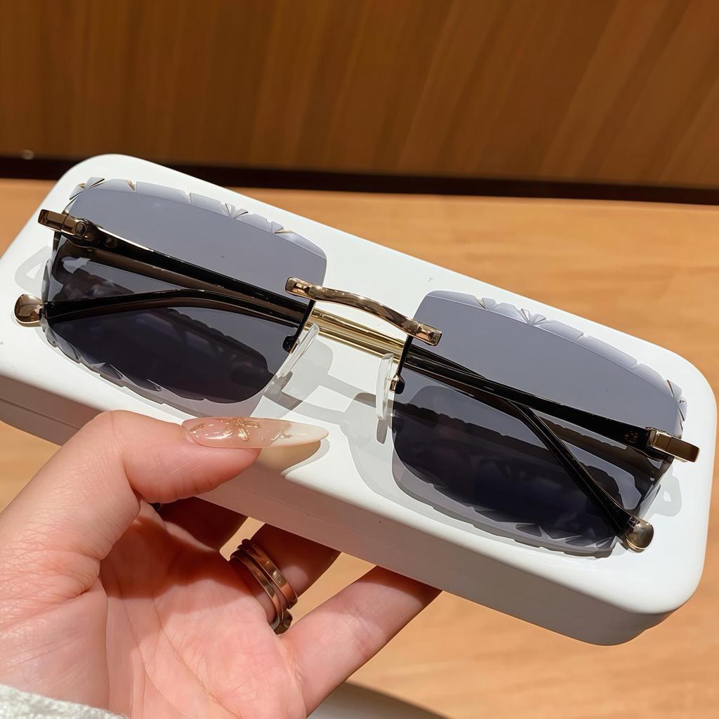 Metal Square Sunglasses With Pc Lenses For Outdoor And Party Looks