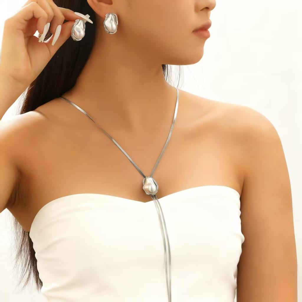 Baroque Pearl Choker - European & American Style with Irregular Design, Simple Metal Open Necklace