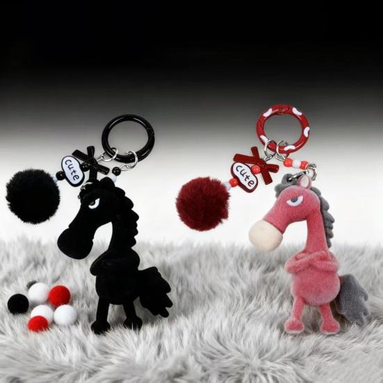 Nyckelring Plysch Hästberlock Nyckelring med Pälskula Dekoration Året för Hästen Bärbar Ryggsäck Handväska Berlock Nyckel Tillbehör