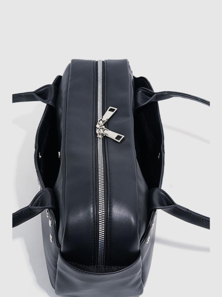 2026 New Punk Style Handbag Rivet Motorcycle Bag Women's Underarm Bag Stylish Design Shoulder Bag PU Leather Handbag