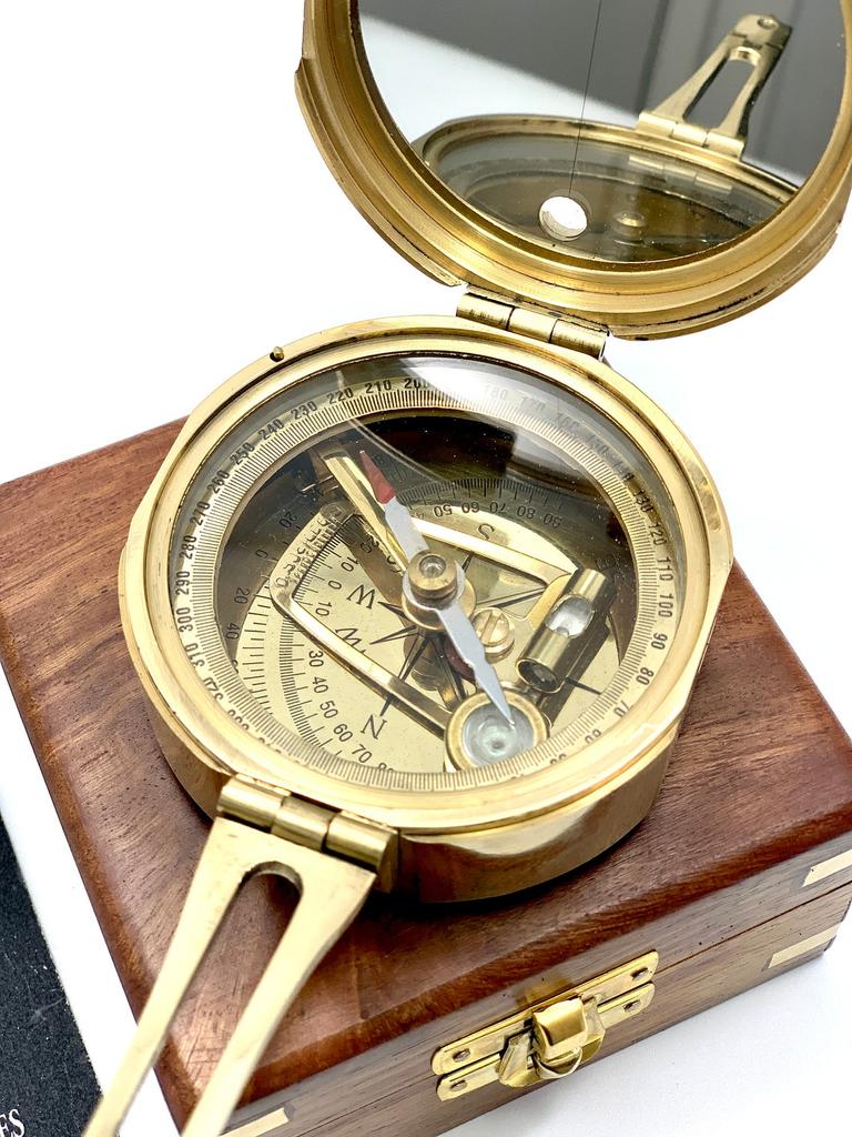 Brunton Nautical Geologischer Kompass in Holzkiste Soldaten Militär Transit Vermessung oder Geologie Daumenkompass in einer Holzkiste