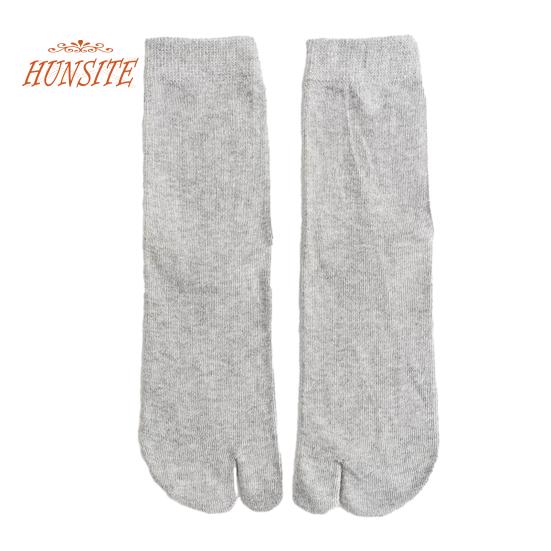 

1 пара женских носков, средняя трубка, два пальца, однотонные, мягкие, высокая эластичность, противоскользящие, защита лодыжки, впитывание пота, осенне-зимние носки светло-серый
