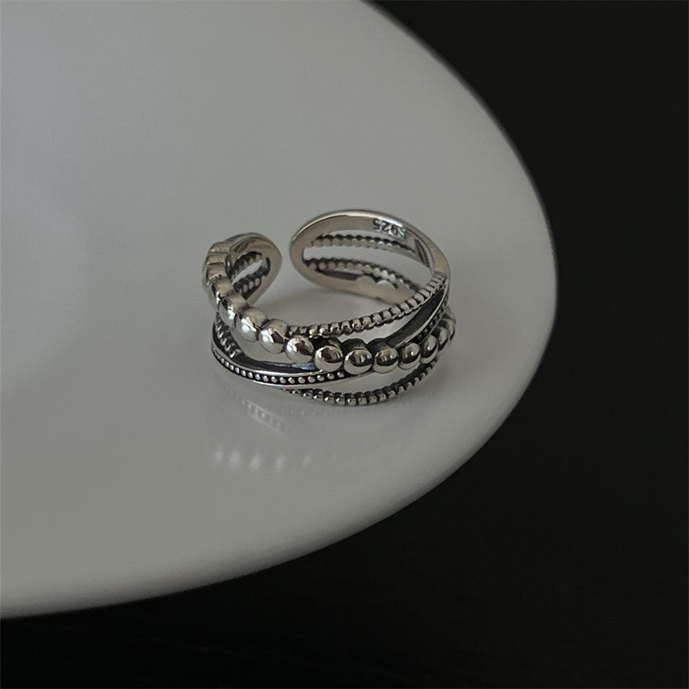 Elegant Black Agate Sterling Silver Women's Ring - Retro Design, Colorfast, Light Luxury Jewelry.