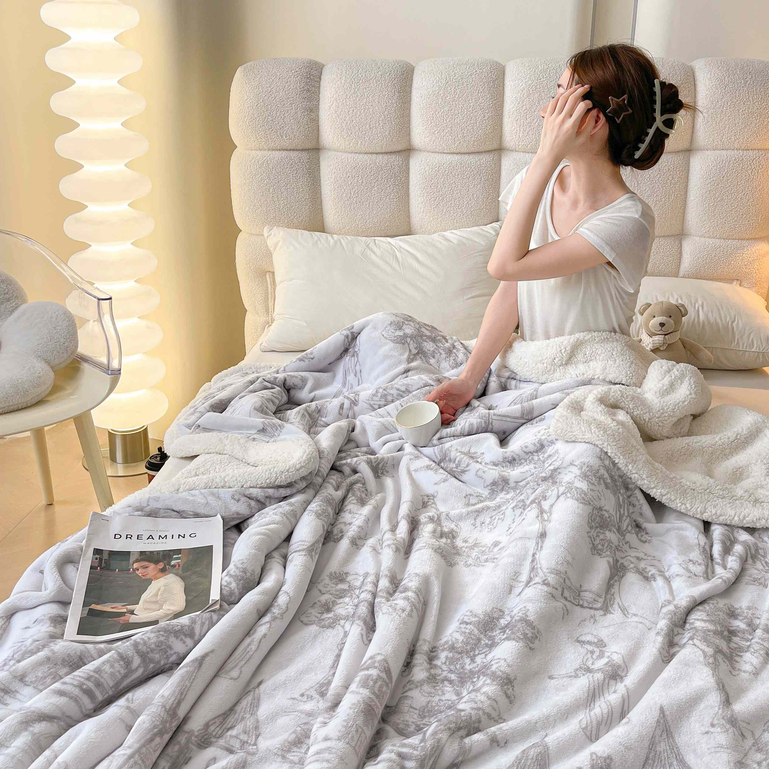 

Cartoon Dog Warm Milk Velvet Blanket Cute Animal Letter Print Office Nap Shawl Blanket Boys and Girls Bedroom Sleeping Blankets 100cmx150cm 1pc