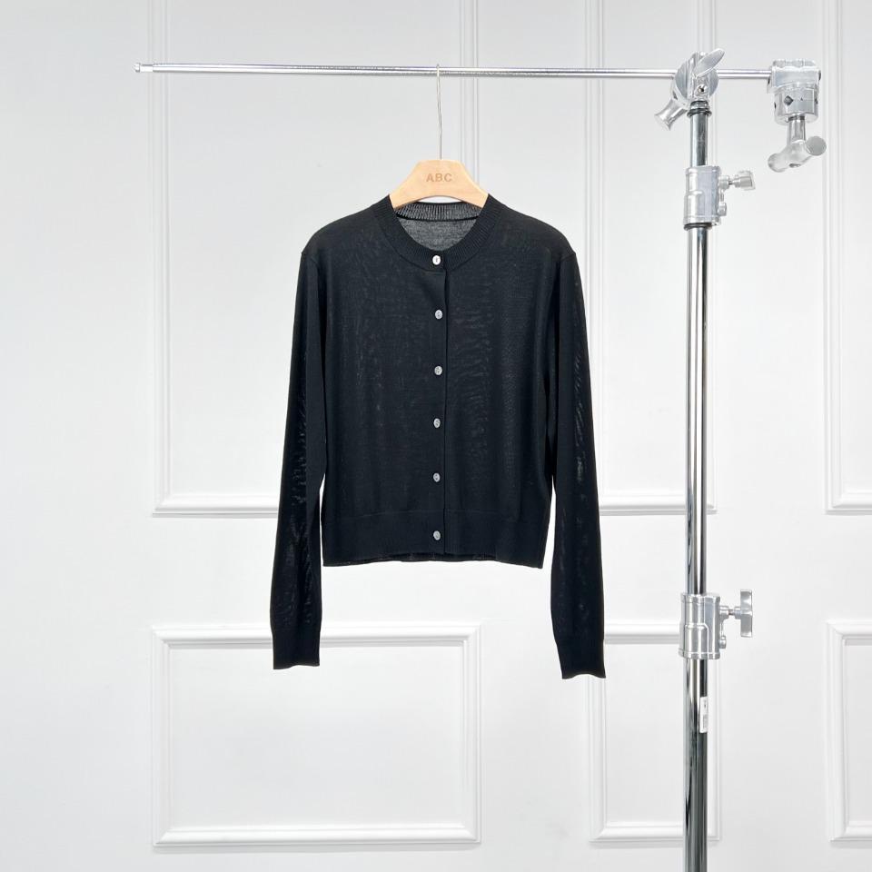 

Женский кардиган с круглым вырезом из шерсти и шелка серии UpperClass Small