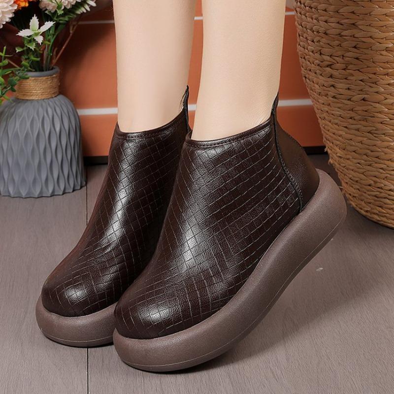 

Retro heightening cotton shoes Martin boots women s autumn and winter new round head short tube one-pedal leather boots 40 коричневий