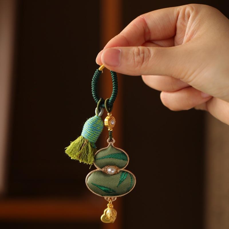 Handmade Chinese Brocade Gourd Keychain Good Luck Auspicious Hanging Charm for Purse Decoration New Year Present