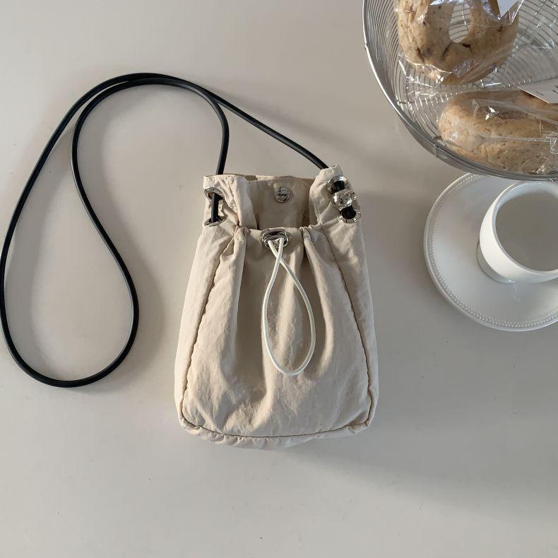 

Mini Nylon Crossbody Bags for Women Soft Quilting Shoulder Bag Casual Drawstring Bag Small Phone Flap Coins Lipstick Purses 14x4x19cm