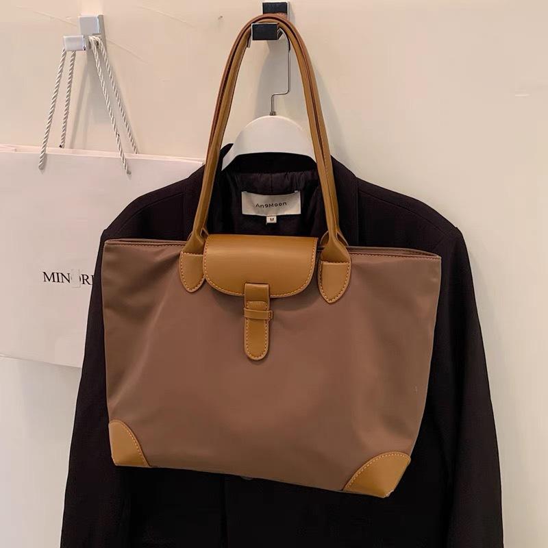 Women's Large Capacity Oxford Tote Bag for Commuting & Work, Durable Minimalist Design with Zipper Closure, Fixed Shoulder Strap