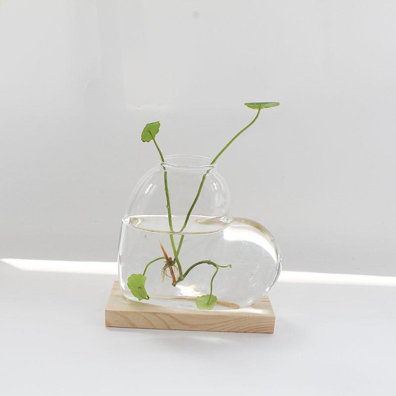 Transparent Hydroponic Glass Vase with Wooden Stand Love Shaped Minimalist Decor for Home Tabletop Living Room Ornament