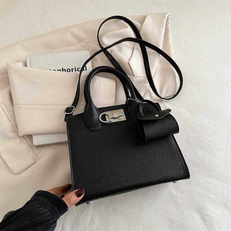 Stylish Large Capacity Casual Women's Single Shoulder Bag In Trendy Solid Colors