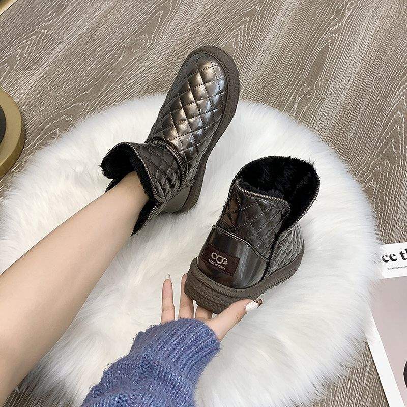 Winter Snow Boots Women's New Versatile Short Boots Flat-bottomed Short Boots Thickened Velvet Thermal Cotton Boots Student Cotton Shoes