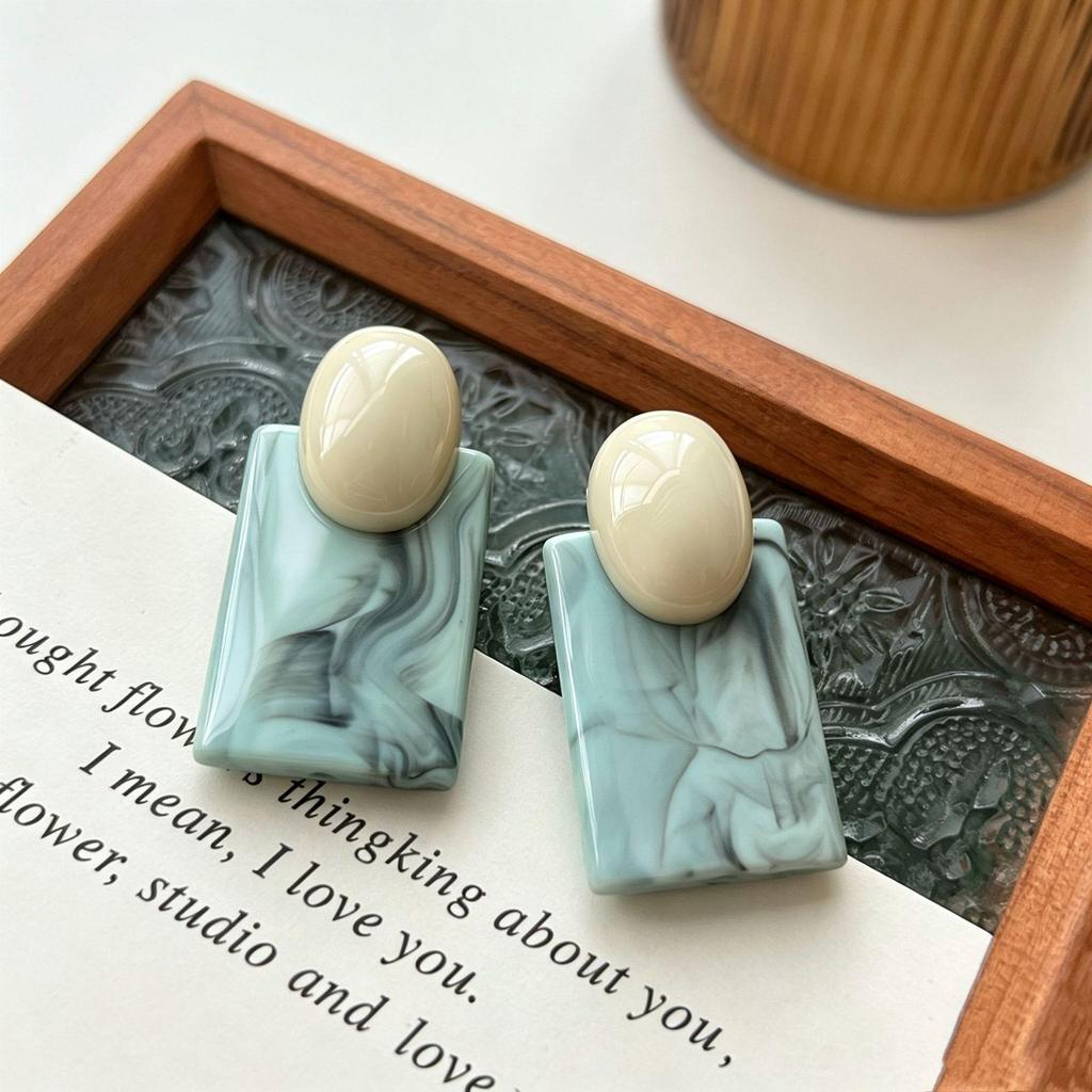 Hong Kong Retro Color Block Resin Stud Earrings - Niche High-End Fashion for Women