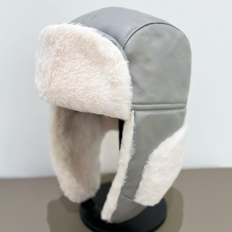 

Кожаная шапка-ушанка для мужчин и женщин на осень и зиму, утолщенная теплая шапка для защиты ушей, для активного отдыха, для катания на лыжах, для байкеров, с добавлением бархата, морозостойкая, шапка с Северо-Востока average size