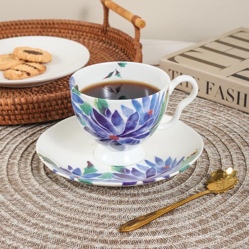 Conjunto de Chá Flores Ldyllic 200ml Xícara de Café Cerâmica Conjunto Estilo Britânico China Fina de Alta Qualidade Xícara de Chá e Pires Com uma Colher