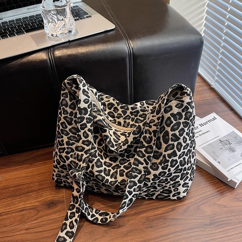 

Холщовая сумка с леопардовым принтом женская 2025 новая корейская версия большая вместительная сумка-мессенджер для учебы работы на плечо под мышку тоут цветной печати леопарда
