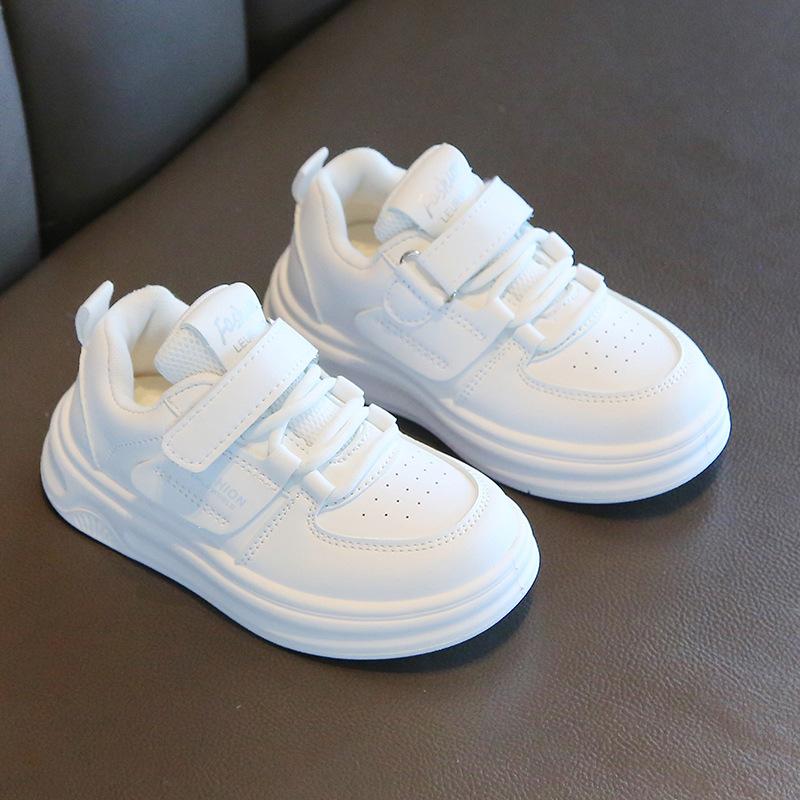 Sapatos Brancos para Crianças2026Novos Tênis Esportivos para Meninos Primavera e Outono, Sapatos Casuais Leves para Meninas, Tênis de Bebê com Solado Macio