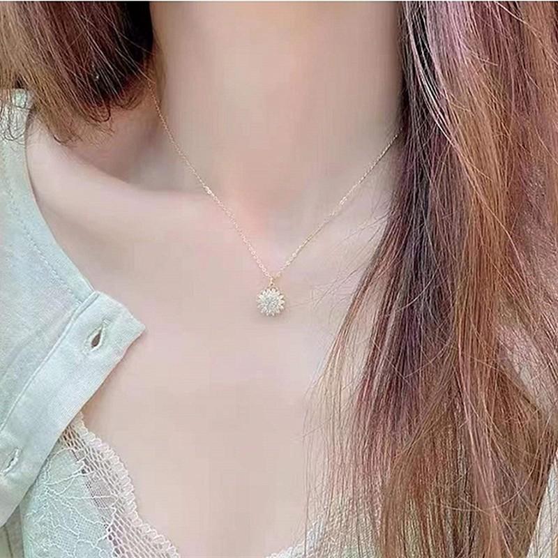 Fashionable and Exquisite Daisy Flower Rotatable Necklace Sunflower  Necklace Stainless Steel Necklace Gift