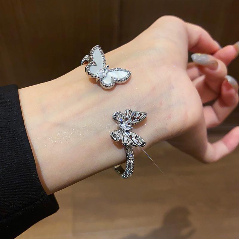 Zircon Mother-of-Pearl Butterfly Open Bangle - Elegant, Fashionable, High-End Women's Jewelry.