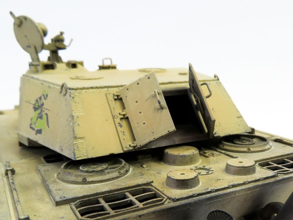 Rocket Models 1/35 Scale Super Heavy Tank E-100 Type G with 52 Caliber 10.5cm Twin Guns and Double-Headed Eagle Plastic Model Kit 47068 (Tank)
